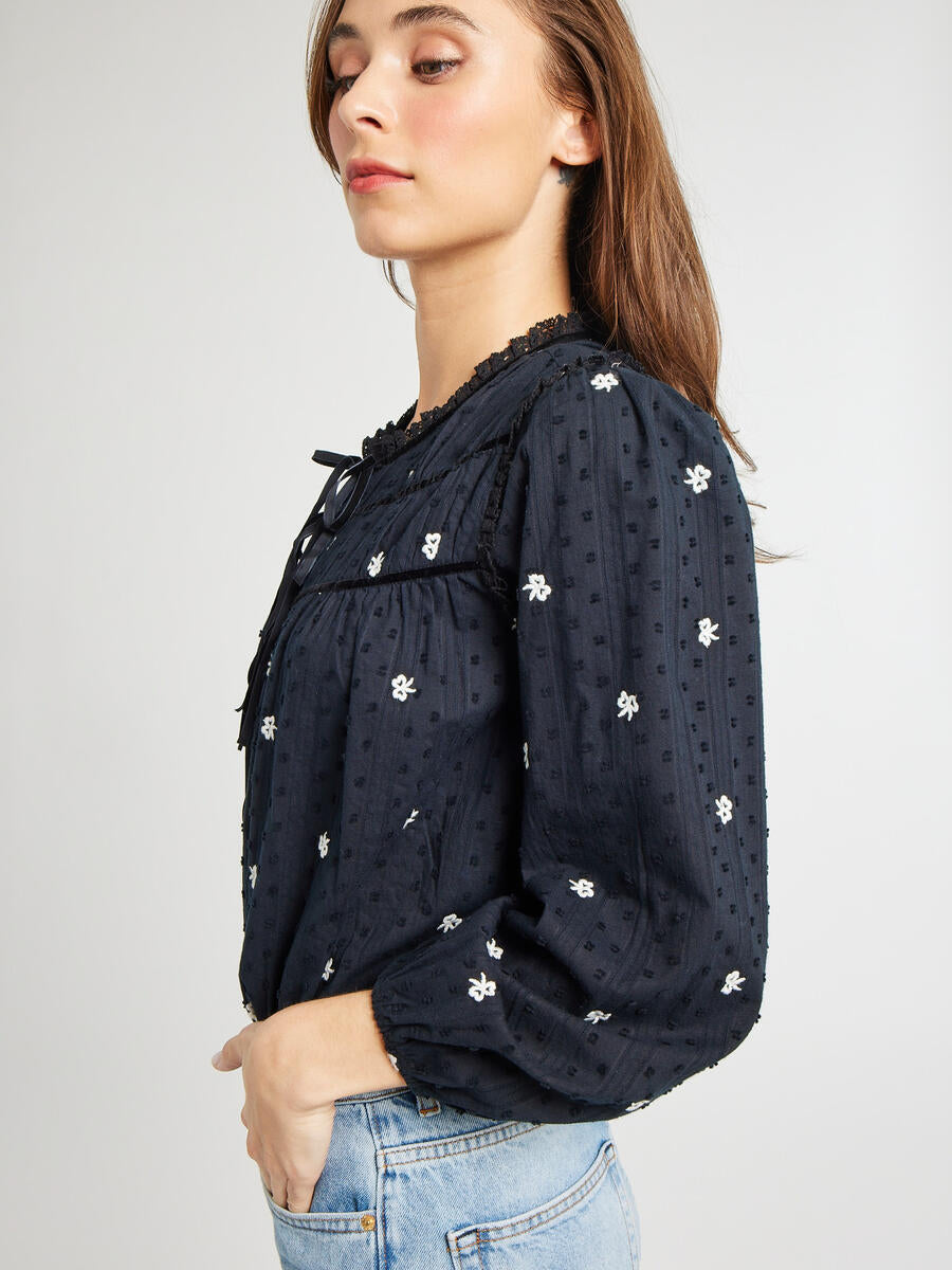 Colette Top, Debut