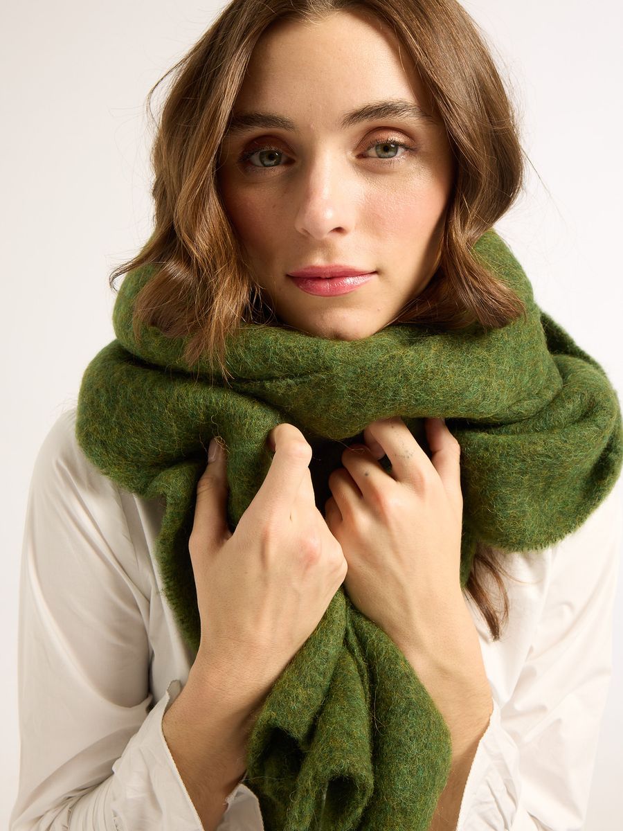 Neve Scarf, Moss