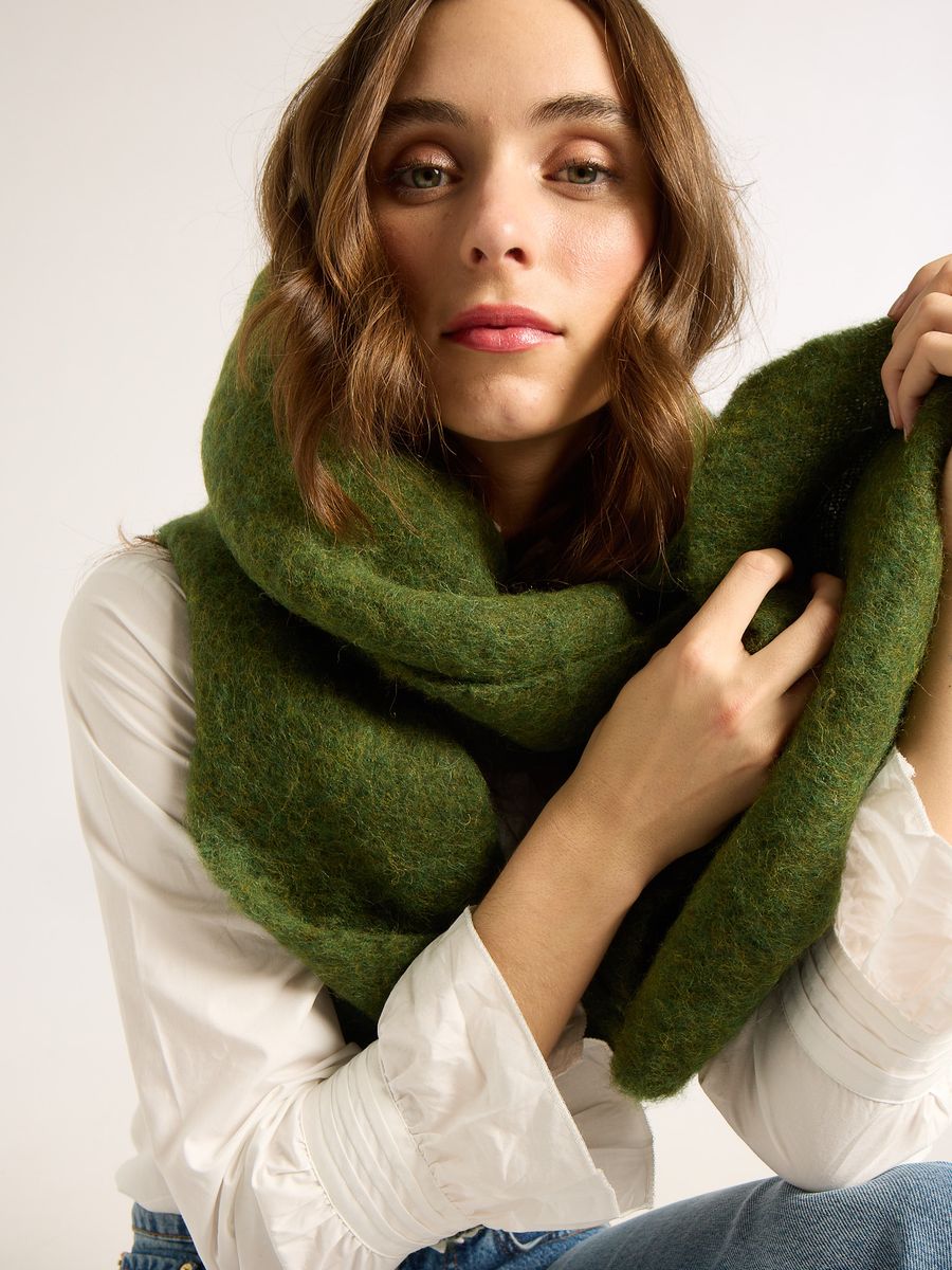 Neve Scarf, Moss