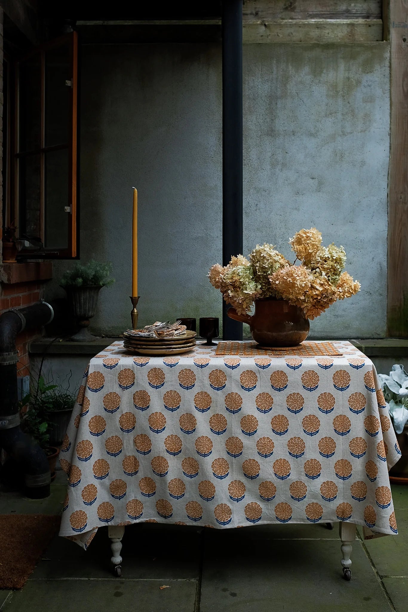 ALISHA - HAND BLOCK-PRINTED COTTON TABLE CLOTH (YAM), 60x110