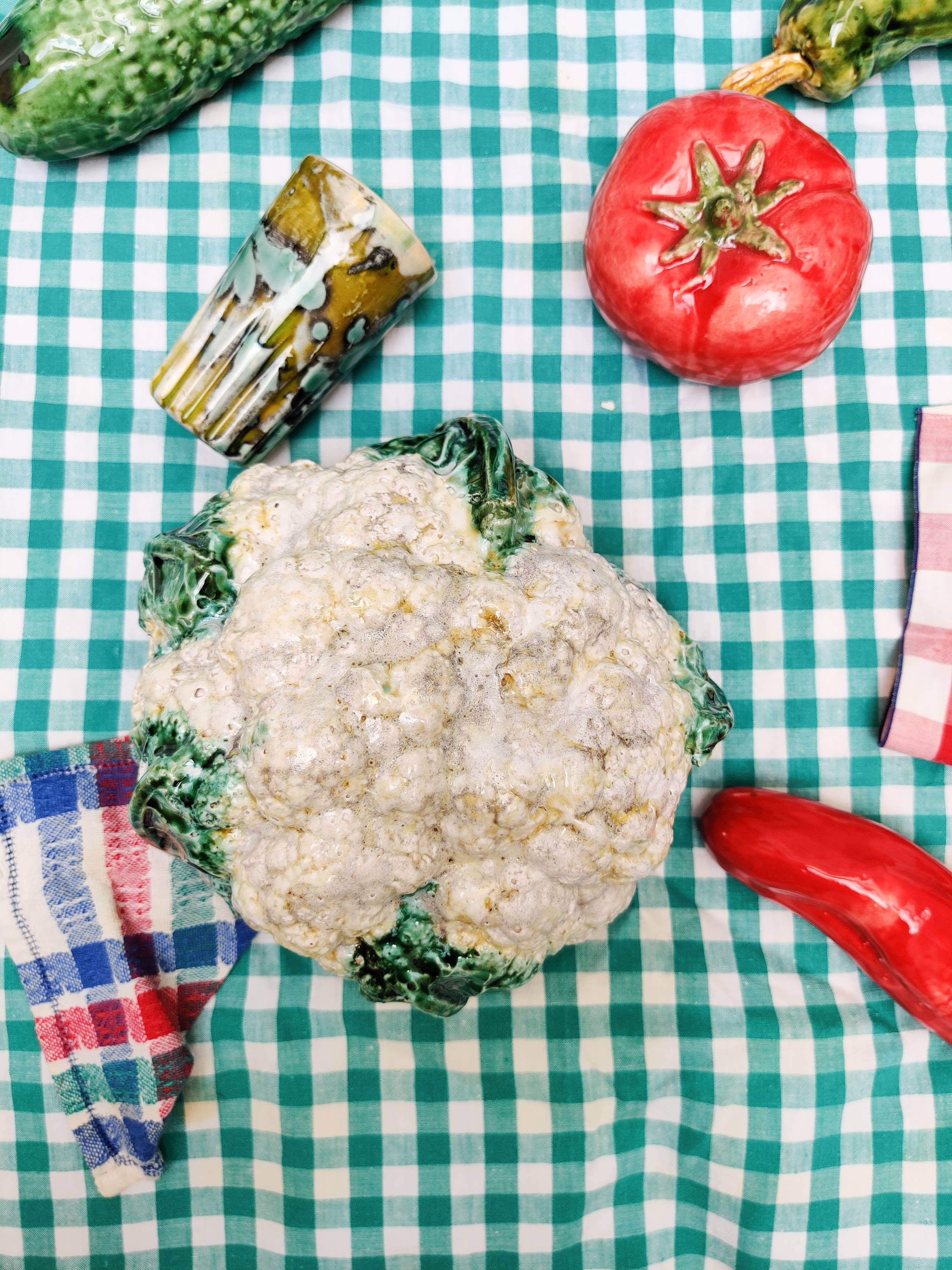 Ceramic reproduction of a cauliflower